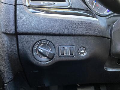 2023 Chrysler 300 Series Touring L   - Photo 18 - Lake Havasu Cit, AZ 86403