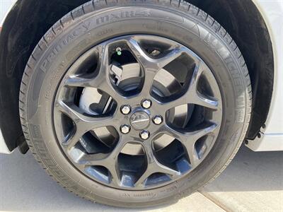 2023 Chrysler 300 Series Touring L   - Photo 5 - Lake Havasu Cit, AZ 86403