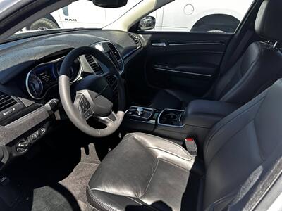 2023 Chrysler 300 Series Touring L   - Photo 4 - Lake Havasu Cit, AZ 86403