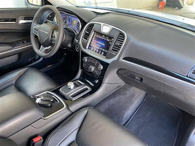 2023 Chrysler 300 Series Touring L   - Photo 16 - Lake Havasu Cit, AZ 86403