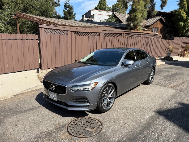 2017 Volvo S90 T5 Momentum  