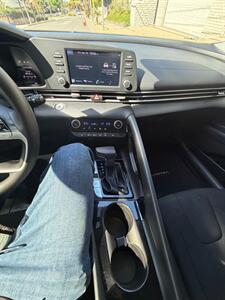 2022 Hyundai ELANTRA Hybrid Blue   - Photo 12 - Los Angeles, CA 90025