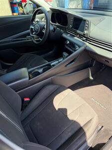 2022 Hyundai ELANTRA Hybrid Blue   - Photo 14 - Los Angeles, CA 90025