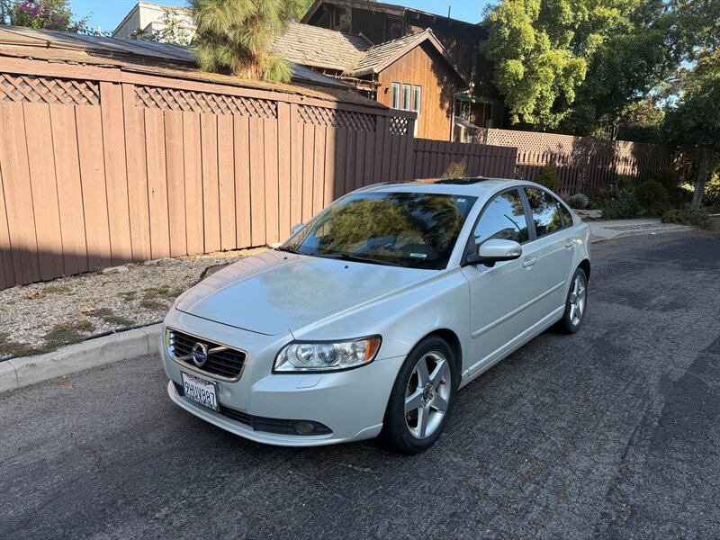 2011 Volvo S40 T5 R-Design   - Photo 1 - Los Angeles, CA 90025