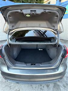 2015 Ford Focus SE - Photo 9 - Los Angeles, CA 90025
