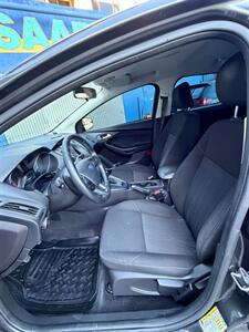 2015 Ford Focus SE - Photo 12 - Los Angeles, CA 90025