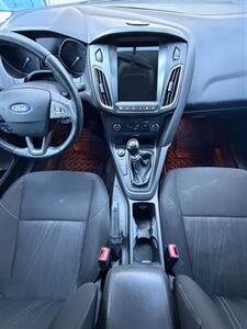 2015 Ford Focus SE - Photo 13 - Los Angeles, CA 90025