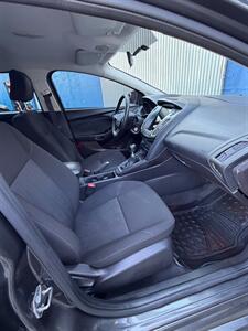 2015 Ford Focus SE - Photo 14 - Los Angeles, CA 90025