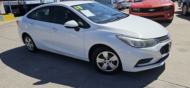 2018 Chevrolet Cruze LS Auto - Photo 8 - Phoenix, AZ 85006