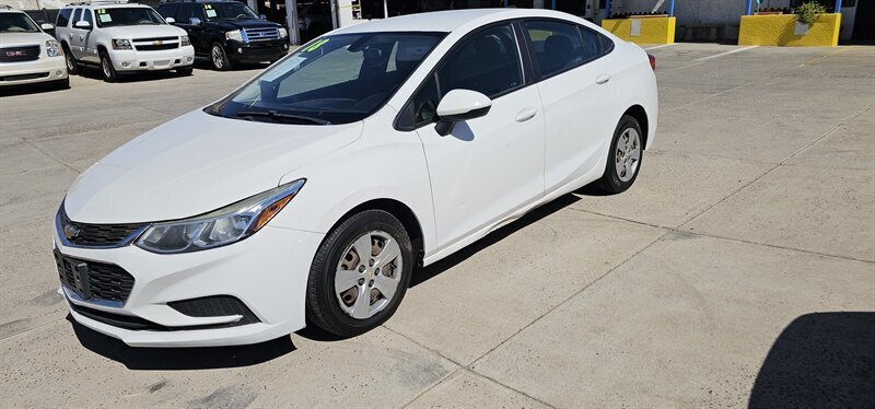 2018 Chevrolet Cruze LS Auto - Photo 2 - Phoenix, AZ 85006