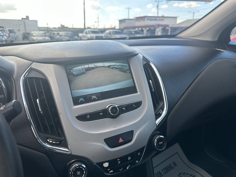 2018 Chevrolet Cruze LS Auto - Photo 8 - Phoenix, AZ 85006