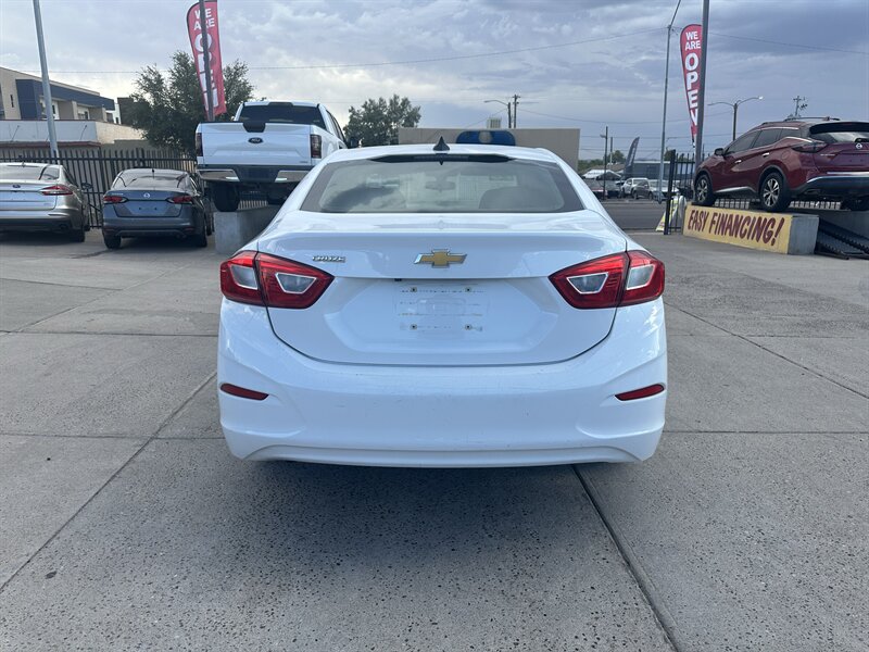 2018 Chevrolet Cruze LS Auto - Photo 13 - Phoenix, AZ 85006