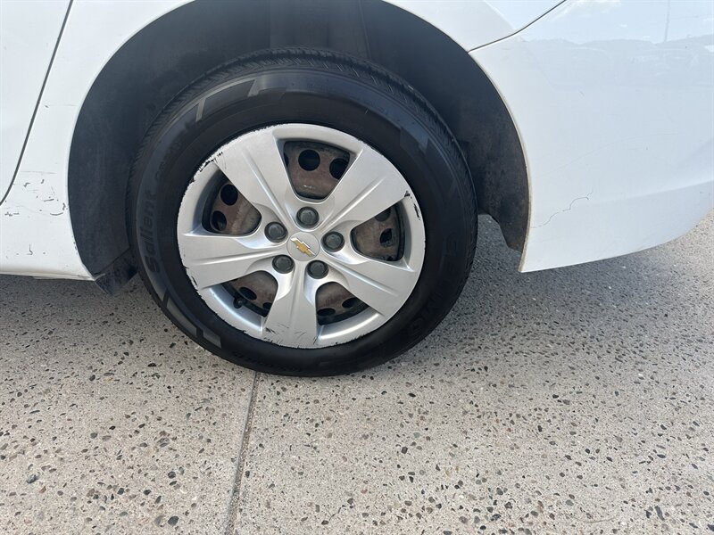 2018 Chevrolet Cruze LS Auto - Photo 14 - Phoenix, AZ 85006