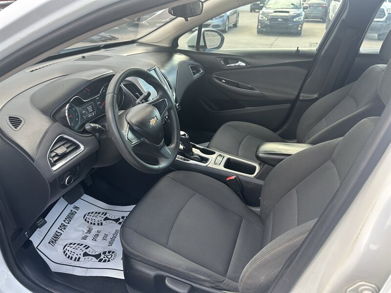 2018 Chevrolet Cruze LS Auto - Photo 6 - Phoenix, AZ 85006