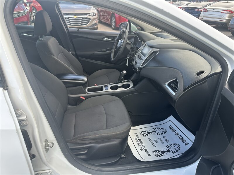 2018 Chevrolet Cruze LS Auto - Photo 7 - Phoenix, AZ 85006