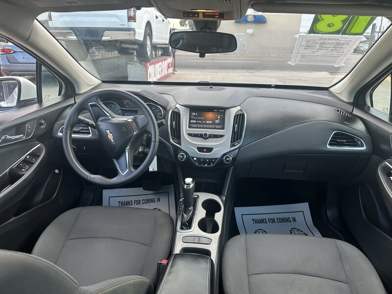 2018 Chevrolet Cruze LS Auto - Photo 9 - Phoenix, AZ 85006