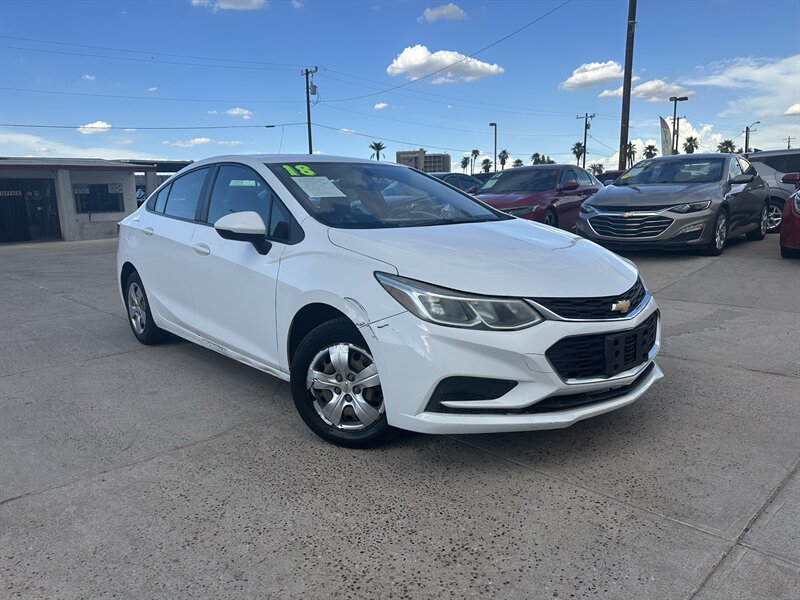 2018 Chevrolet Cruze LS Auto - Photo 2 - Phoenix, AZ 85006
