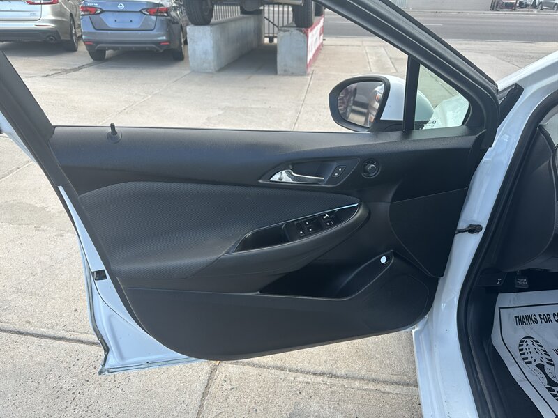 2018 Chevrolet Cruze LS Auto - Photo 5 - Phoenix, AZ 85006