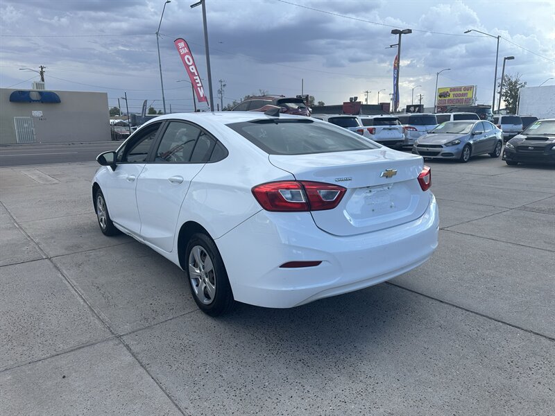 2018 Chevrolet Cruze LS Auto - Photo 12 - Phoenix, AZ 85006