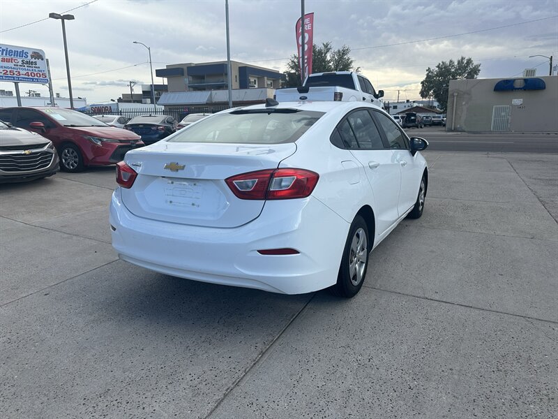 2018 Chevrolet Cruze LS Auto - Photo 11 - Phoenix, AZ 85006
