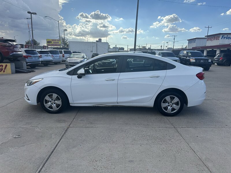 2018 Chevrolet Cruze LS Auto - Photo 4 - Phoenix, AZ 85006