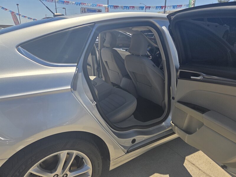 2018 Ford Fusion SE - Photo 8 - Phoenix, AZ 85006