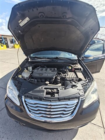 2011 Chrysler 200 Limited - Photo 1 - Phoenix, AZ 85006