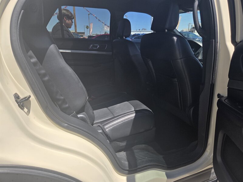2018 Ford Explorer XLT - Photo 6 - Phoenix, AZ 85006