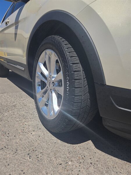2018 Ford Explorer XLT - Photo 9 - Phoenix, AZ 85006