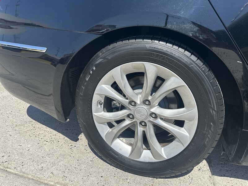2013 Hyundai Genesis 3.8L - Photo 12 - Phoenix, AZ 85006