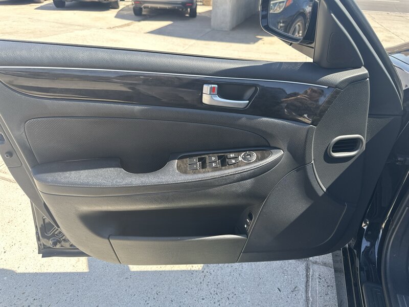 2013 Hyundai Genesis 3.8L - Photo 5 - Phoenix, AZ 85006