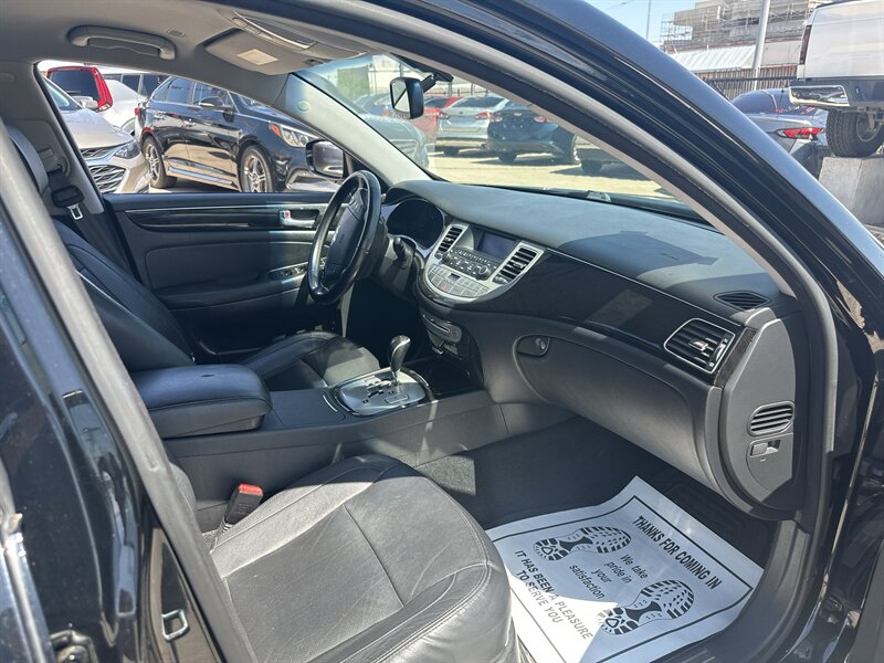 2013 Hyundai Genesis 3.8L - Photo 8 - Phoenix, AZ 85006