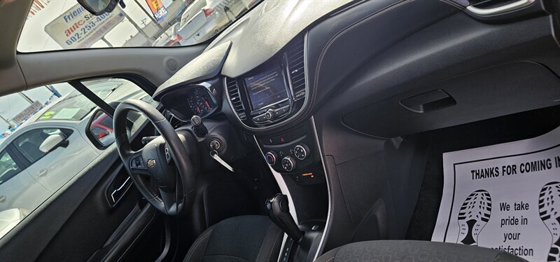 2020 Chevrolet Trax LS - Photo 9 - Phoenix, AZ 85006