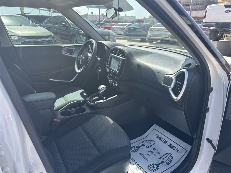 2020 Kia Soul LX - Photo 9 - Phoenix, AZ 85006