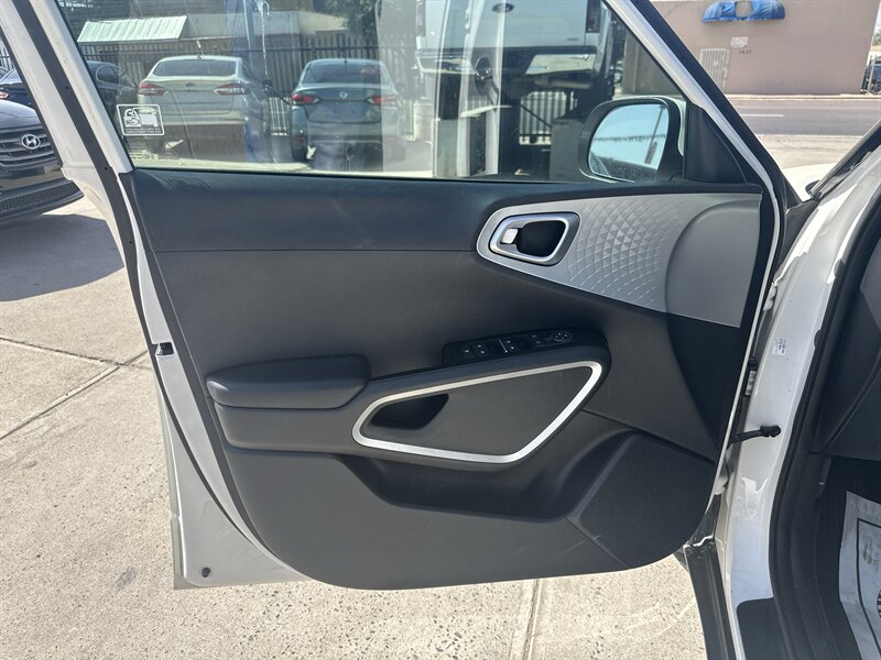 2020 Kia Soul LX - Photo 6 - Phoenix, AZ 85006