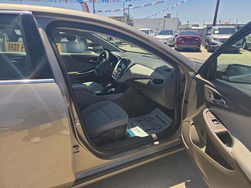 2023 Chevrolet Malibu LT - Photo 10 - Phoenix, AZ 85006