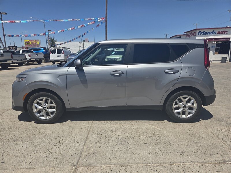 2022 Kia Soul LX - Photo 8 - Phoenix, AZ 85006