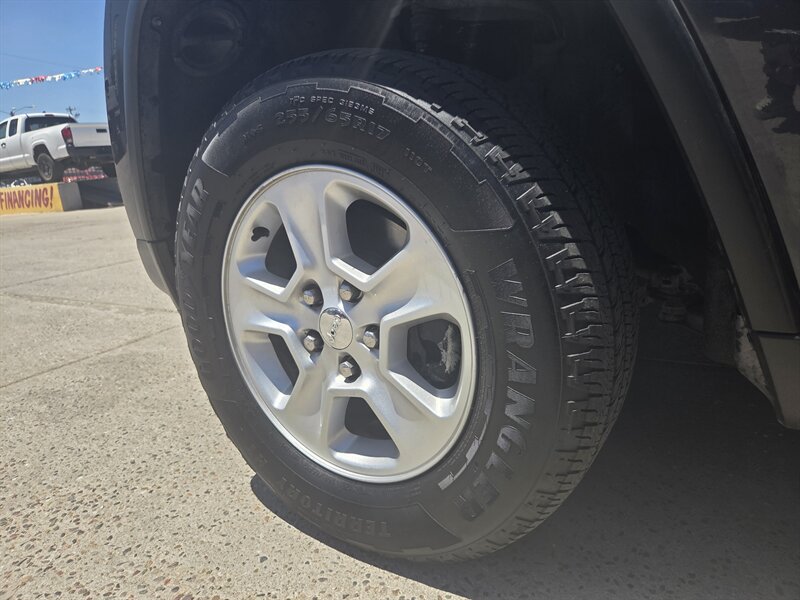 2015 Jeep Grand Cherokee Laredo - Photo 5 - Phoenix, AZ 85006