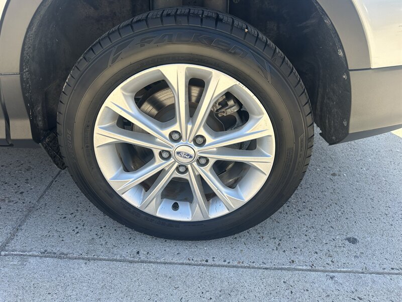 2017 Ford Escape SE - Photo 15 - Phoenix, AZ 85006