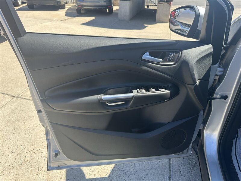 2017 Ford Escape SE - Photo 4 - Phoenix, AZ 85006