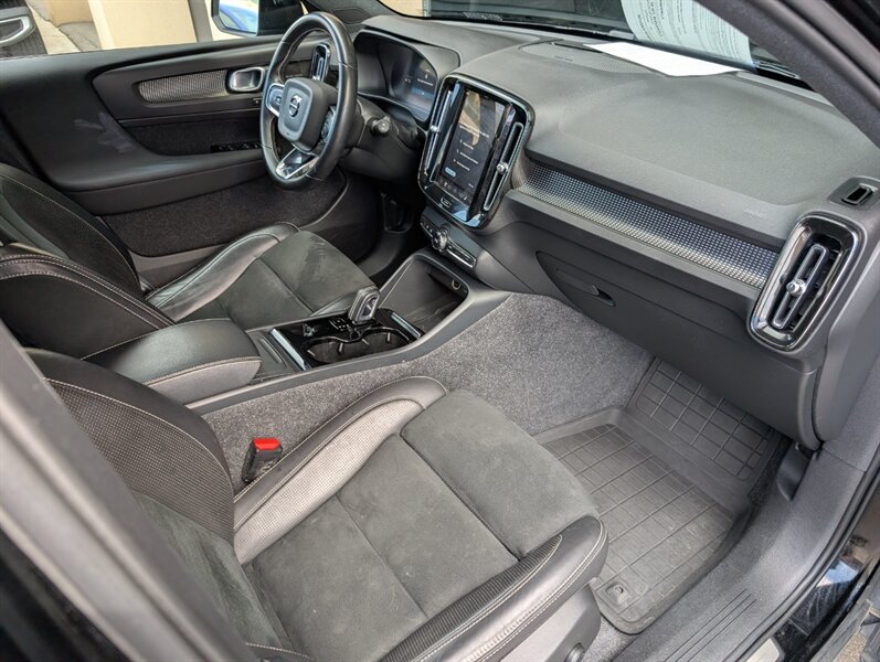 2021 Volvo XC40 Recharge Pure Electric P8 - Photo 4 - Bountiful, UT 84010