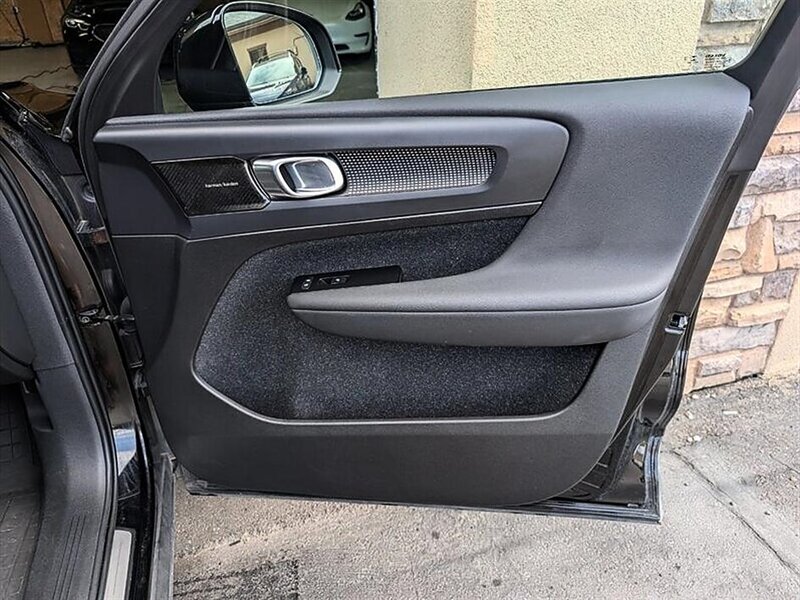 2021 Volvo XC40 Recharge Pure Electric P8 - Photo 30 - Bountiful, UT 84010