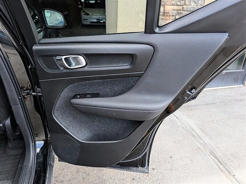 2021 Volvo XC40 Recharge Pure Electric P8 - Photo 28 - Bountiful, UT 84010