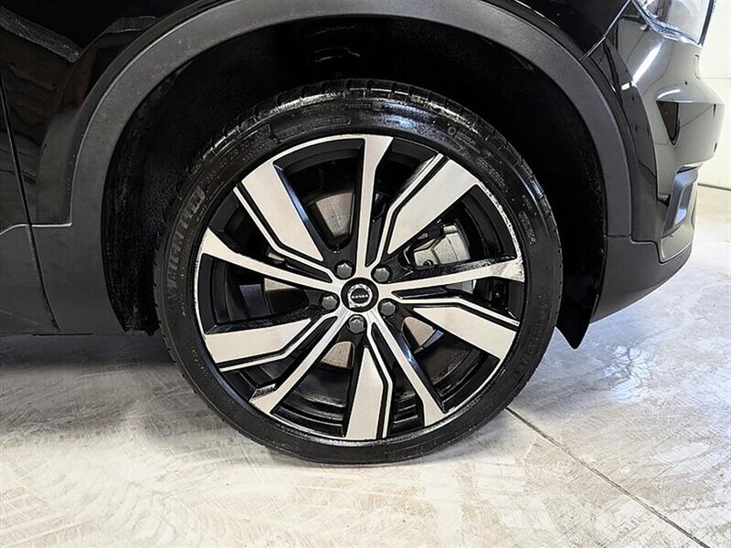 2021 Volvo XC40 Recharge Pure Electric P8 - Photo 12 - Bountiful, UT 84010