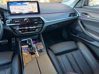 2022 BMW 530e xDrive   - Photo 18 - St. George, UT 84770-2625