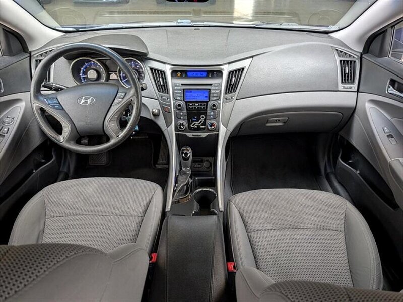 2013 Hyundai Sonata GLS photo 2