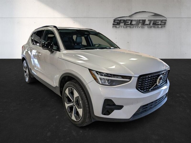 2024 Volvo XC40 B5 Core Bright Theme  