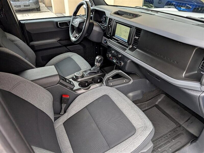 2023 Ford Bronco Big Bend photo 2