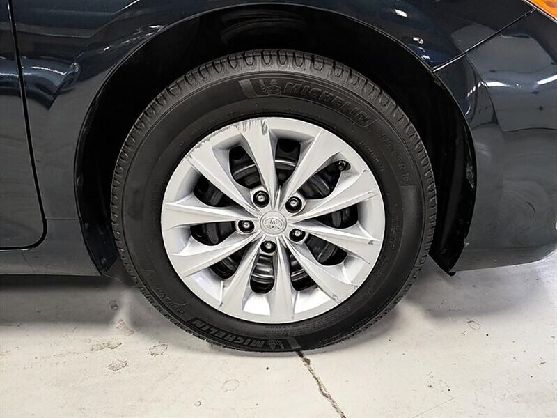 2015 Toyota Camry LE - Photo 12 - Bountiful, UT 84010