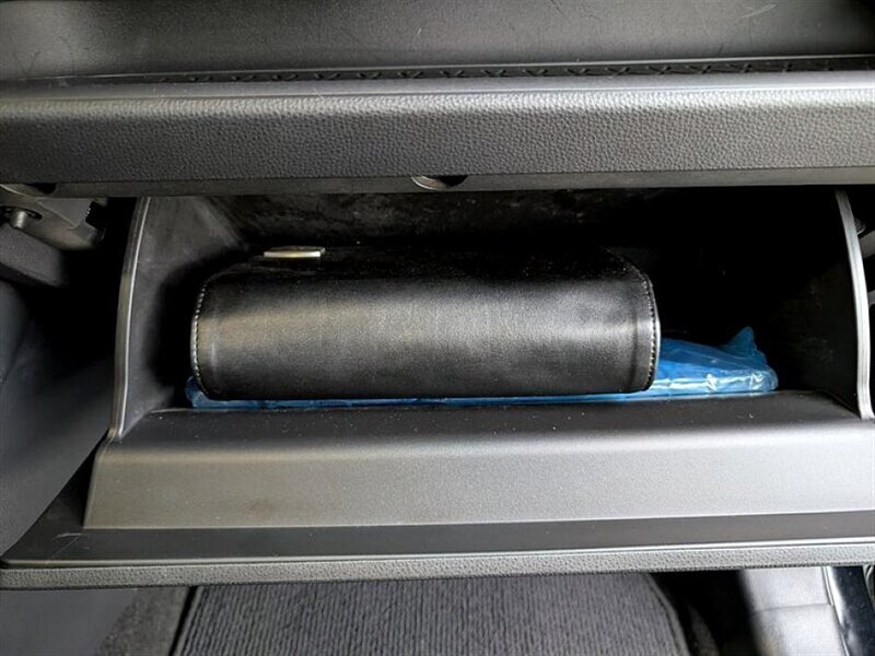 2024 Toyota RAV4 Hybrid XLE Premium - Photo 32 - Bountiful, UT 84010